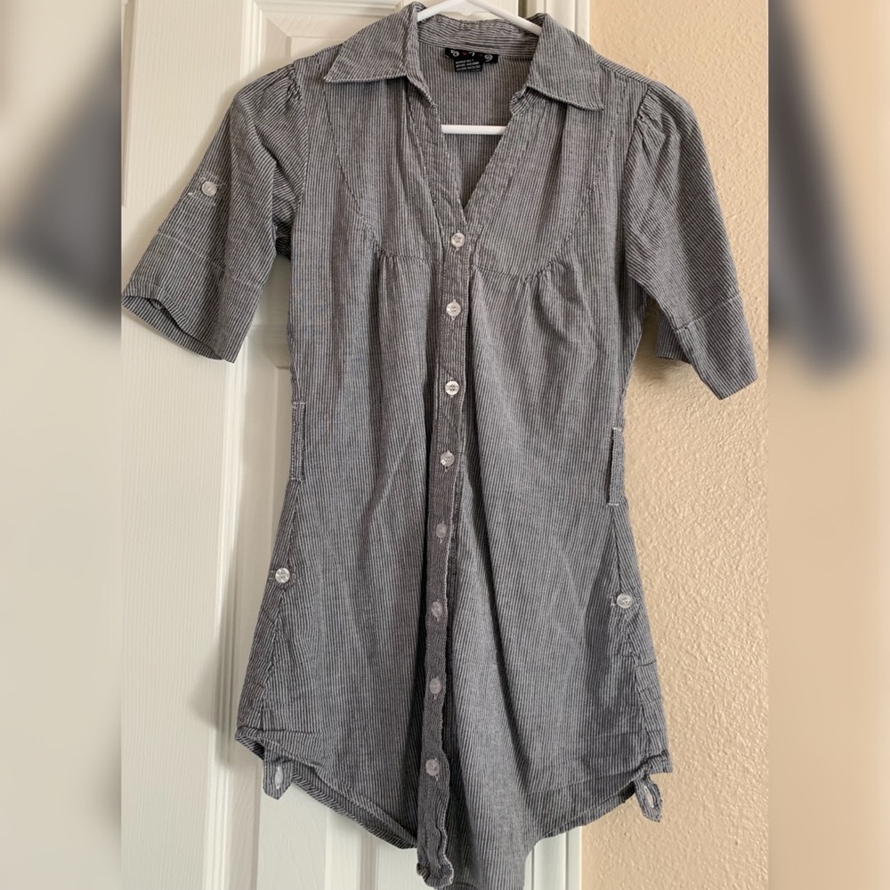 5 7 9 Button Up